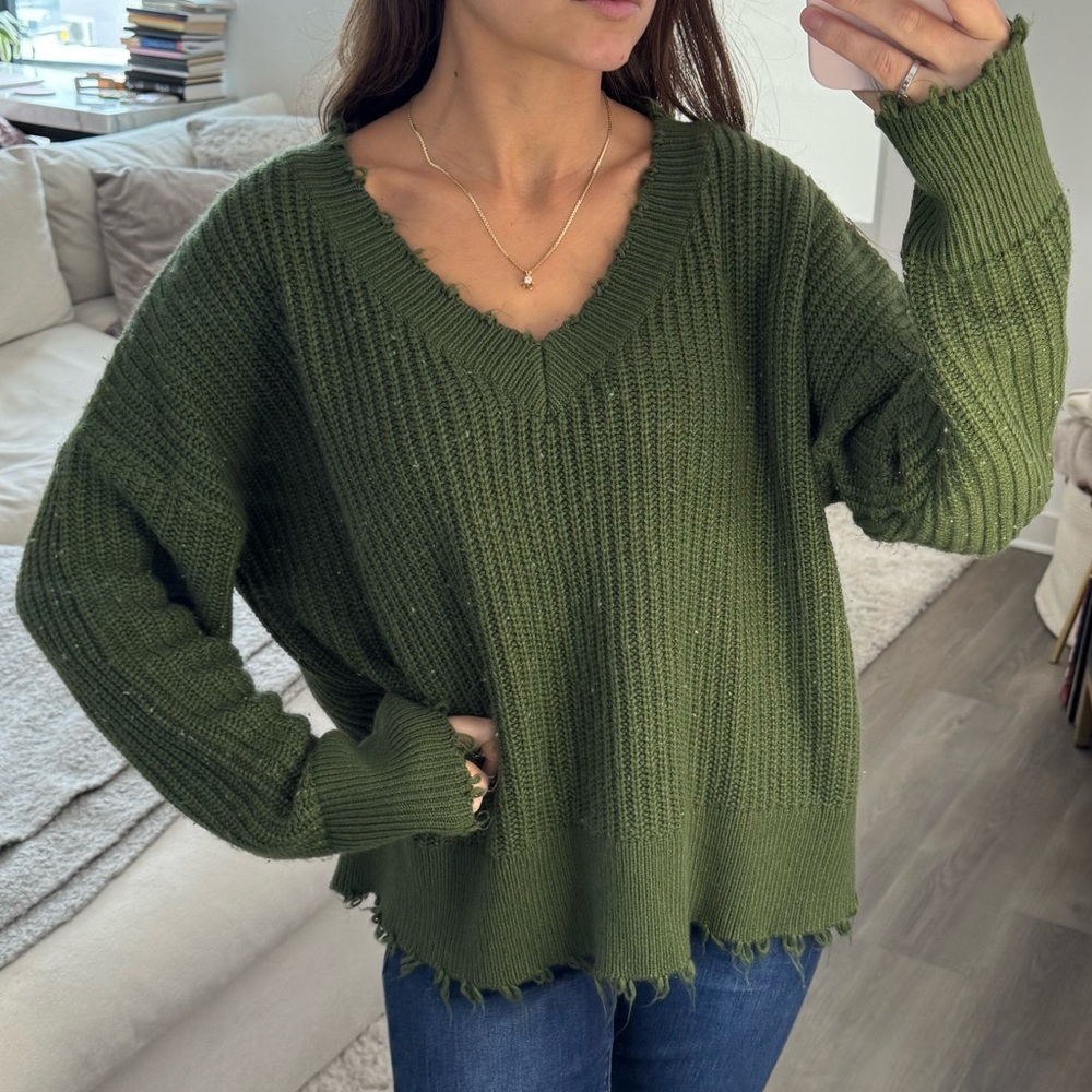 Glam Green Distressed Hen V-Neck Long Sleeve Knit Sweater S/M - Picture 4 of 9